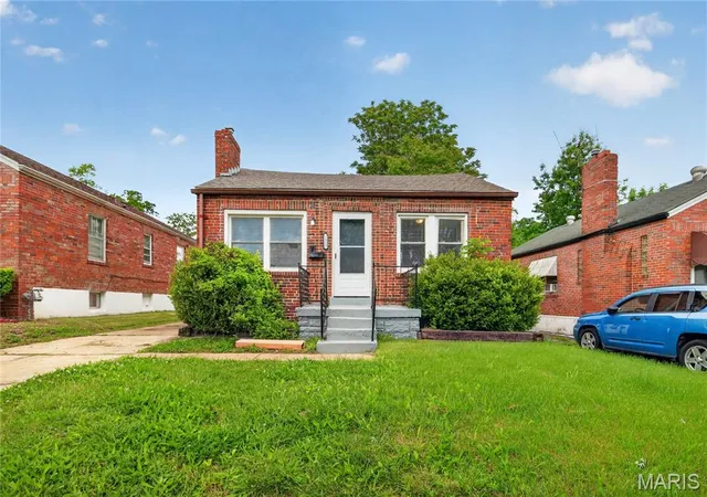 Photo 2 of Single family home for sale at 1823 Eton Ln, Saint Louis, MO 63147 | MLS# MIS26026317 | Listing updated on 2026-09-12
