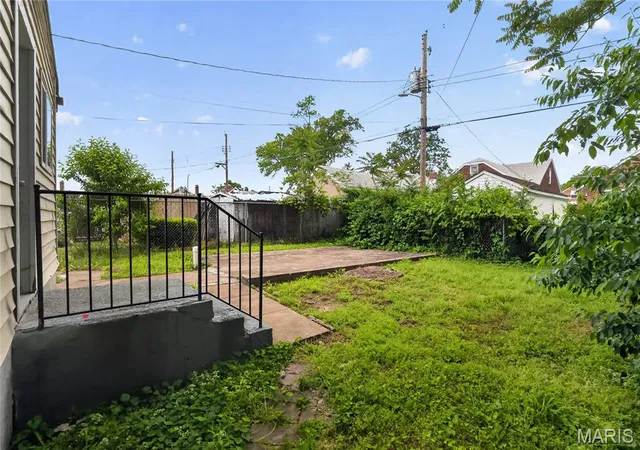 Photo 4 of Single family home for sale at 1823 Eton Ln, Saint Louis, MO 63147 | MLS# MIS26026317 | Listing updated on 2026-10-19