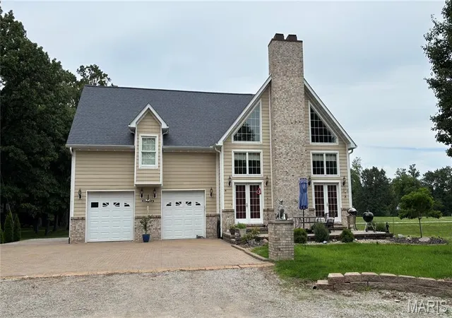 Homes for sale in Carlyle, IL | 9 Teal Dr, Carlyle, IL 62231 | MLS# MIS26026354