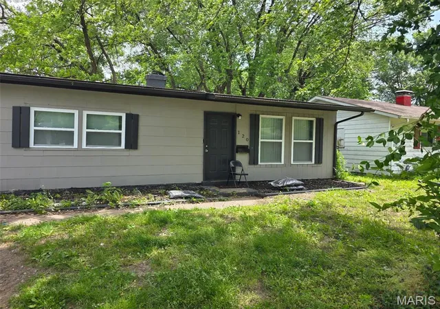 3rd image of 120 Saint Robert Dr, East Saint Louis, IL 62206 | MLS# MIS26026397