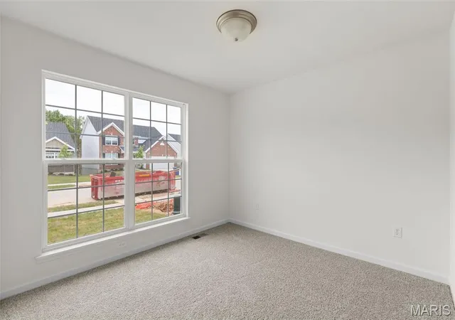 Photo 3 of Sale Pending at 1565 Salerno Dr, Saint Louis, MO 63133 | MLS# MIS26026450 | Listing updated on 2026-05-01