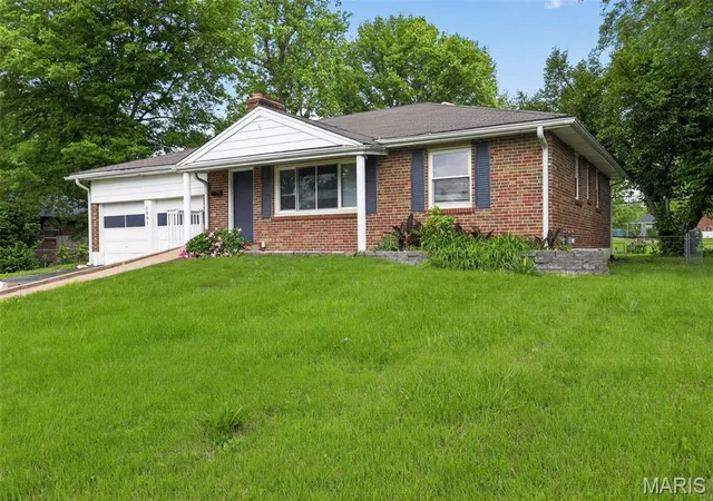 image of 1001 Olympia Dr, Saint Louis, MO 63135 | MLS# MIS26026453