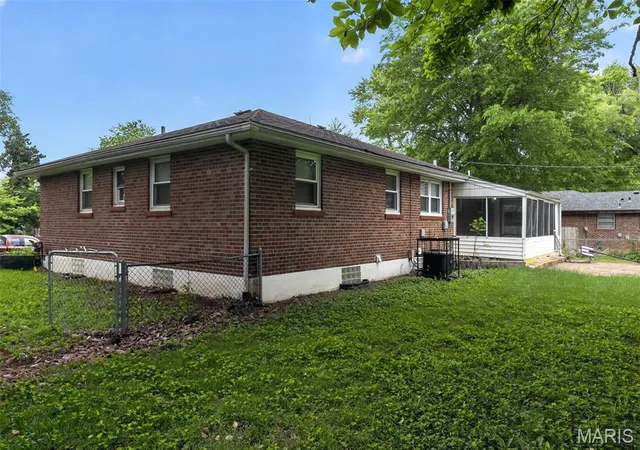 image of 1001 Olympia Dr, Saint Louis, MO 63135 | MLS# MIS26026453