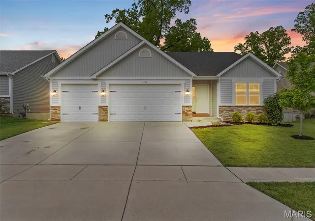 2nd image of 1010 Timber Bluff Dr, Wentzville, MO 63385 | MLS# MIS26026457