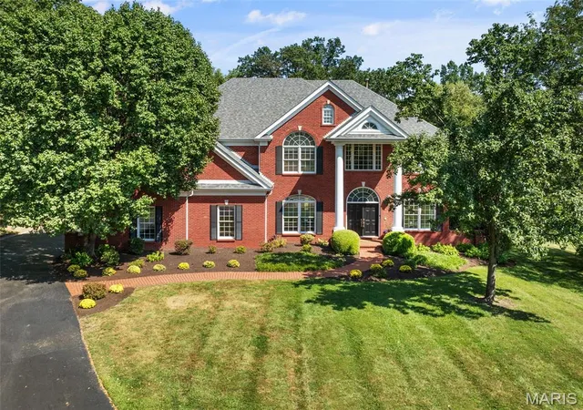 Photo 1 of Mansion for sale at 3 Longrove Ln, Saint Louis, MO 63131 | MLS# MIS26026494 | Listing updated on 2026-09-29