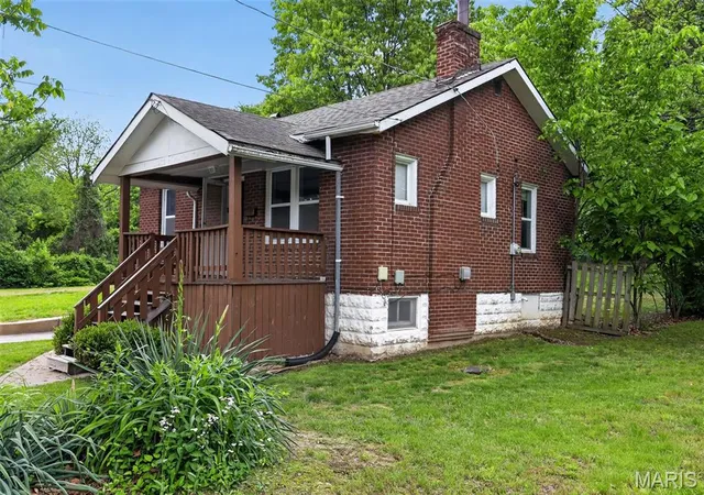 3rd image of 2313 Elco Ave, St Louis, MO 63114 | MLS# MIS26026538