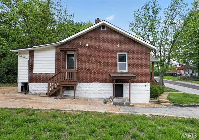4th image of 2313 Elco Ave, St Louis, MO 63114 | MLS# MIS26026538