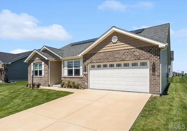 Homes for sale in Glen Carbon, IL | 7053 Richmond Dr, Glen Carbon, IL 62034 | MLS# MIS26026541