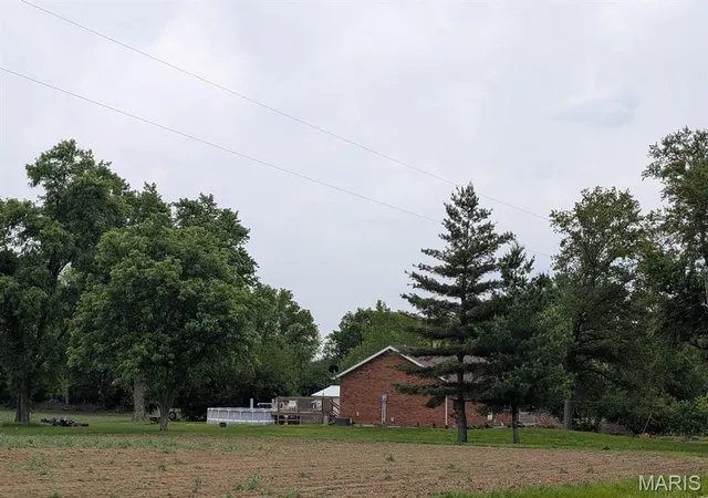 Homes for sale in Freeburg, IL | 6906 Holcomb School Rd, Freeburg, IL 62243 | MLS# MIS26026543