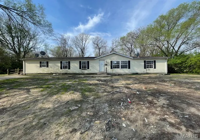 Homes for sale in East Saint Louis, IL | 1918 Boismenue Ave, East Saint Louis, IL 62207 | MLS# MIS26026549