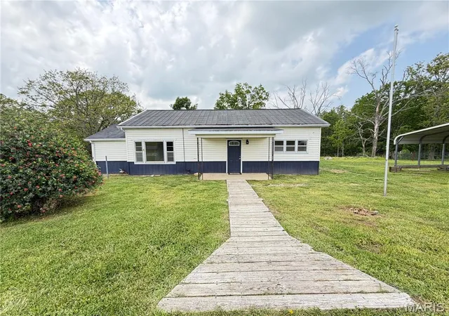 Photo 1 of Single family home for sale at 5611 Hwy E, Salem, MO 65560 | MLS# MIS26026579 | Listing updated on 2026-10-01