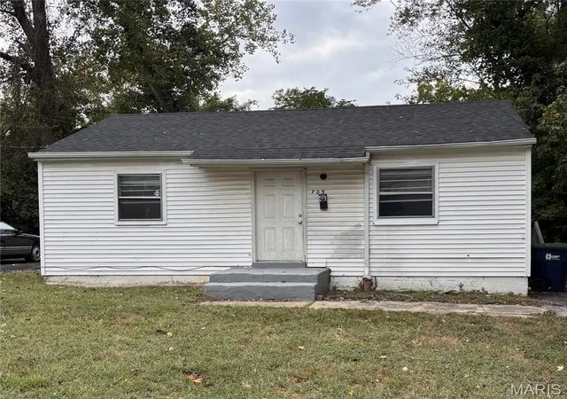 Homes for sale in Ferguson, MO | 705 Beardsley Ct, Ferguson, MO 63135 | MLS# MIS26026587