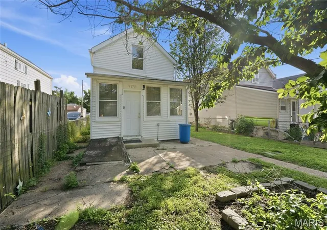 3rd image of 4172 Concordia Ave, St Louis, MO 63116 | MLS# MIS26026589