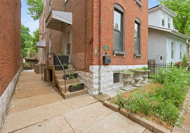 Homes for sale in Saint Louis, MO | 2839 Missouri Ave, Saint Louis, MO 63118 | MLS# MIS26026594