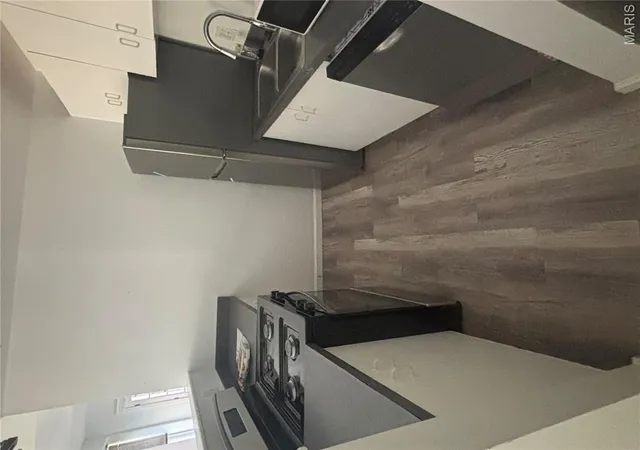 Listing Photo 4 - Condo for sale in building located at 5900 Mcpherson Ave, St. Louis, MO 63112 - Unit #2W