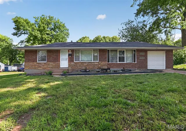 Homes for sale in Saint Louis, MO | 1233 Bosworth Dr, Saint Louis, MO 63137 | MLS# MIS26026627