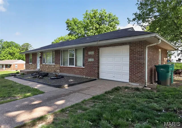 Homes for sale in Saint Louis, MO | 1233 Bosworth Dr, Saint Louis, MO 63137 | MLS# MIS26026627