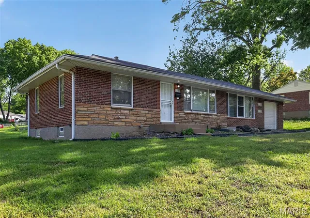Homes for sale in Saint Louis, MO | 1233 Bosworth Dr, Saint Louis, MO 63137 | MLS# MIS26026627