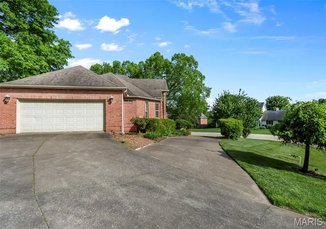 Homes for sale in Cape Girardeau, MO | 2204 Crown Point Dr, Cape Girardeau, MO 63701 | MLS# MIS26026680