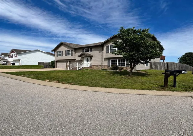 Homes for sale in Waynesville, MO | 1570 Lyle Curtis Cir, Waynesville, MO 65583 | MLS# MIS26026740