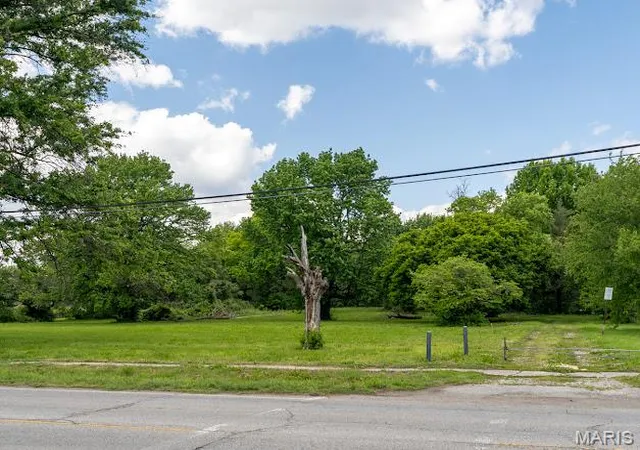 2nd image of 3111 E 23rd St, Granite City, IL 62040 | MLS# MIS26026746