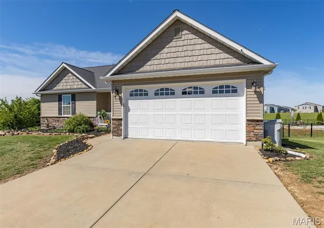 Homes for sale in Farmington, MO | 407 N Haven Dr, Farmington, MO 63640 | MLS# MIS26026761