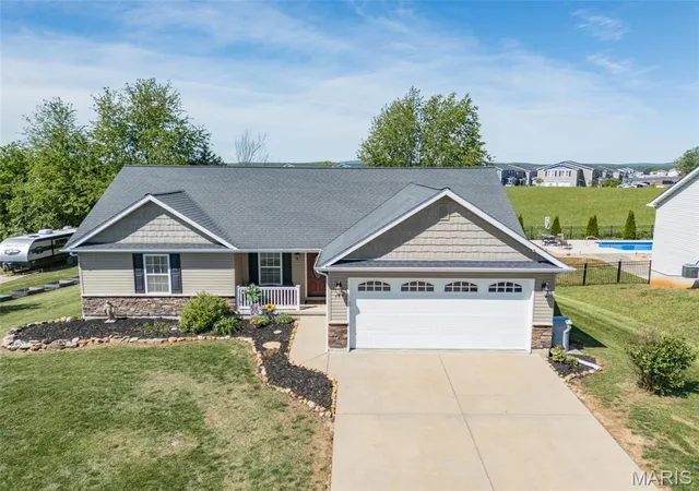 Homes for sale in Farmington, MO | 407 N Haven Dr, Farmington, MO 63640 | MLS# MIS26026761