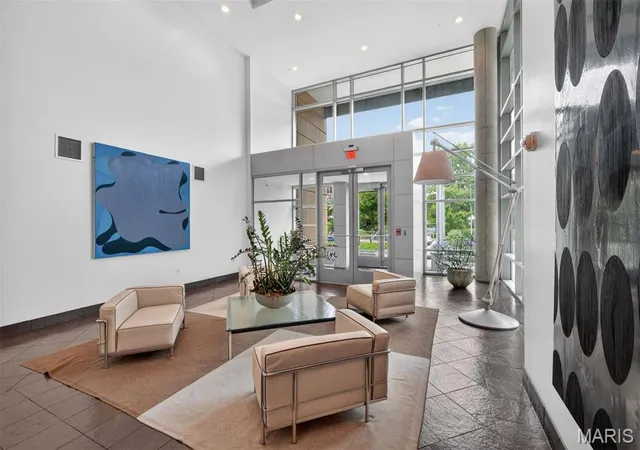 3rd image of 4545 Lindell Blvd, St. Louis, MO 63108