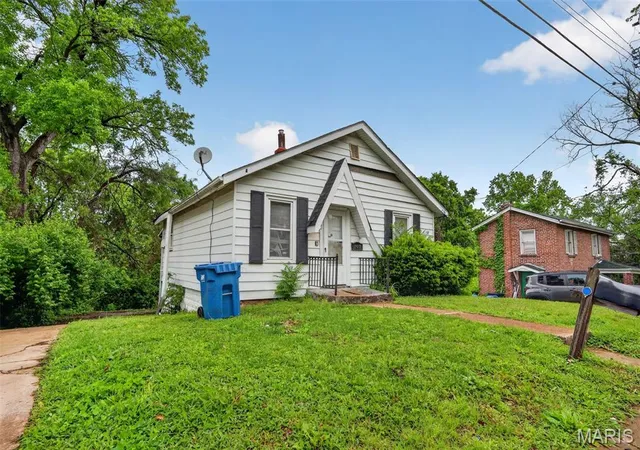 4th image of 707 Ruggles Rd, Saint Louis, MO 63135 | MLS# MIS26026829