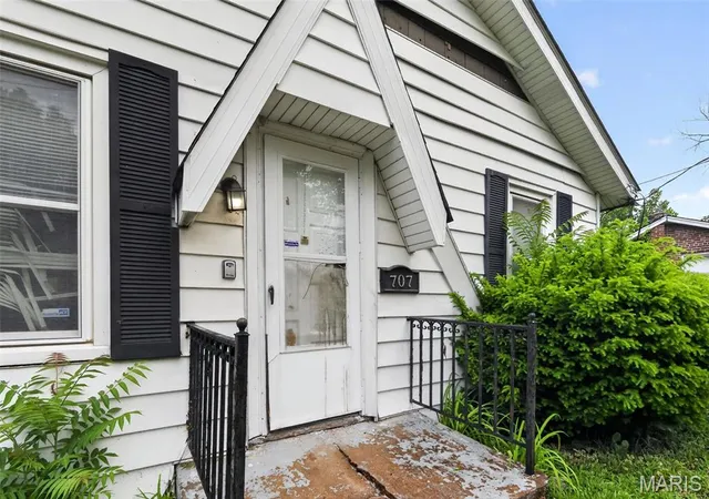 2nd image of 707 Ruggles Rd, Saint Louis, MO 63135 | MLS# MIS26026829