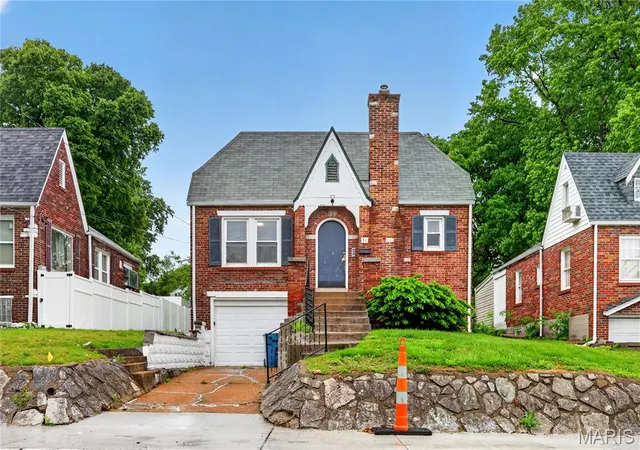 Photo 1 of Sale Pending at 21 Robert Ave, Ferguson, MO 63135 | MLS# MIS26026846 | Listing updated on 2026-09-12