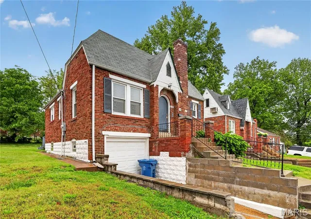 Photo 2 of Sale Pending at 21 Robert Ave, Ferguson, MO 63135 | MLS# MIS26026846 | Listing updated on 2026-09-12