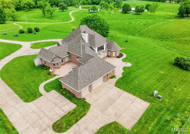 Homes for sale in Elsberry, MO | 2662 N Hwy 79, Elsberry, MO 63343 | MLS# MIS26026865