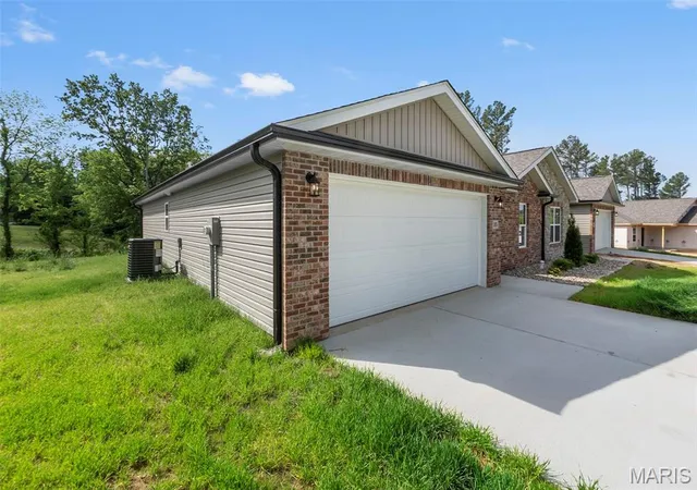 Photo 3 of House for sale at 35, 39 Benton Hill Lane, Cape Girardeau, MO 63701 | MLS# MIS26026866 | Listing updated on 2026-05-01