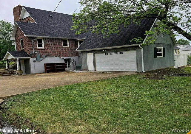 Photo 4 of Townhouse for sale at 1329 Barron Rd, Poplar Bluff, MO 63901 | MLS# MIS26026901 | Listing updated on 2026-09-02