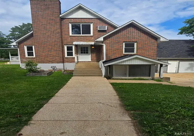 Photo 3 of Townhouse for sale at 1329 Barron Rd, Poplar Bluff, MO 63901 | MLS# MIS26026901 | Listing updated on 2026-09-02