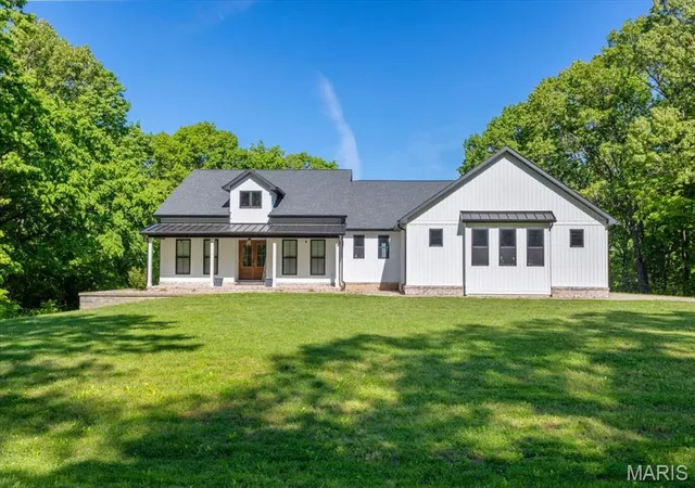 Homes for sale in Fults, IL | 4037 Wetzler Rd, Fults, IL 62244 | MLS# MIS26026932