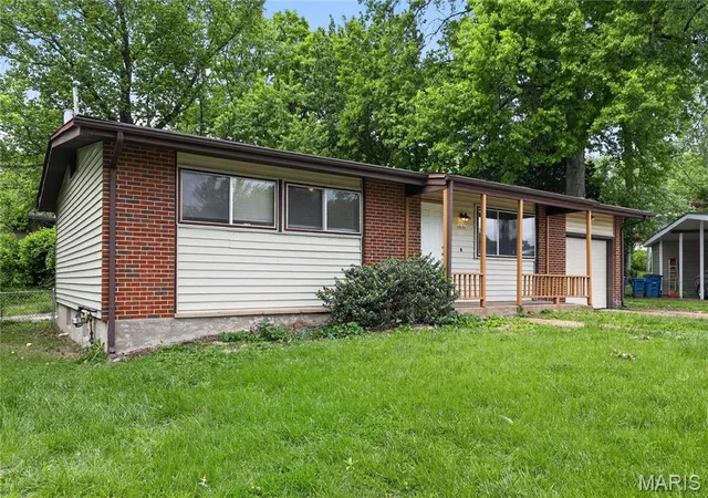 Photo 3 of Sale Pending at 10251 Dacey Ct, Saint Louis, MO 63136 | MLS# MIS26026955 | Listing updated on 2026-06-26