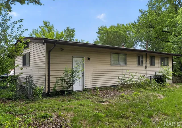 Photo 3 of Sale Pending at 10251 Dacey Ct, Saint Louis, MO 63136 | MLS# MIS26026955 | Listing updated on 2026-06-26