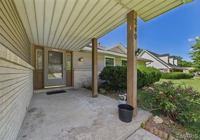Homes for sale in Glen Carbon, IL | 240 Sherwood Dr, Glen Carbon, IL 62034 | MLS# MIS26026961