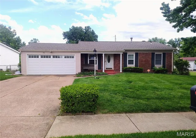 Photo 1 of Sale Pending at 1972 Shoreham Dr, Florissant, MO 63033 | MLS# MIS26026968 | Listing updated on 2026-09-12