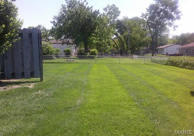 Photo 4 of Sale Pending at 1972 Shoreham Dr, Florissant, MO 63033 | MLS# MIS26026968 | Listing updated on 2026-09-12