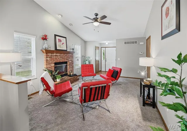Photo 2 of Single family home for sale at 618 Rain Holw Dr, O Fallon, IL 62269 | MLS# MIS26026970 | Listing updated on 2026-10-04