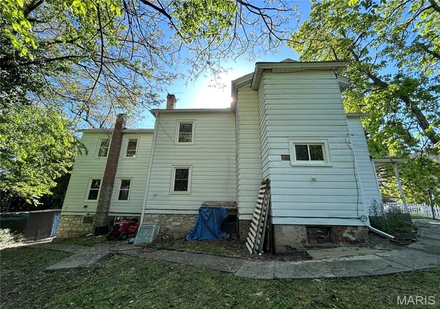 Homes for sale in Alton, IL | 226 E 5th St, Alton, IL 62002 | MLS# MIS26026984
