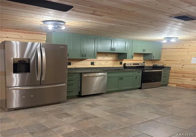 Photo 3 of Sale Pending at 32557 Bcr 380, Patton, MO 63662 | MLS# MIS26026988 | Listing updated on 2026-07-31