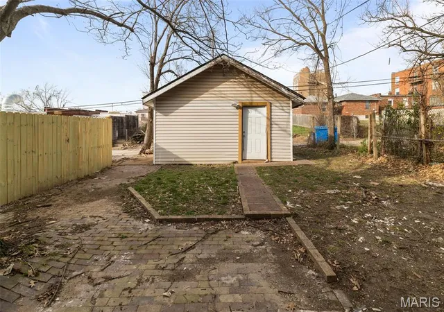 Photo 3 of Sale Pending at 3625 Winnebago St, Saint Louis, MO 63116 | MLS# MIS26026989 | Listing updated on 2026-07-17
