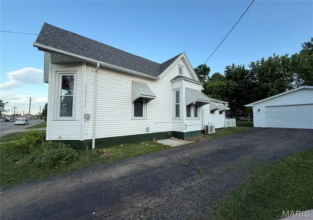 Photo 3 of Sale Pending at 209 W College, Fredericktown, MO 63645 | MLS# MIS26027014 | Listing updated on 2026-08-01