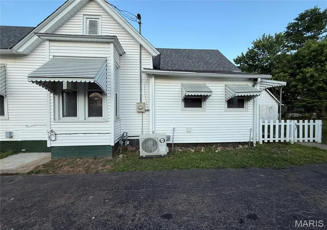 Photo 4 of Sale Pending at 209 W College, Fredericktown, MO 63645 | MLS# MIS26027014 | Listing updated on 2026-08-01