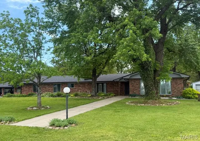 Homes for sale in Lebanon, MO | 26541 Lake Shore Rd, Lebanon, MO 65536 | MLS# MIS26027016