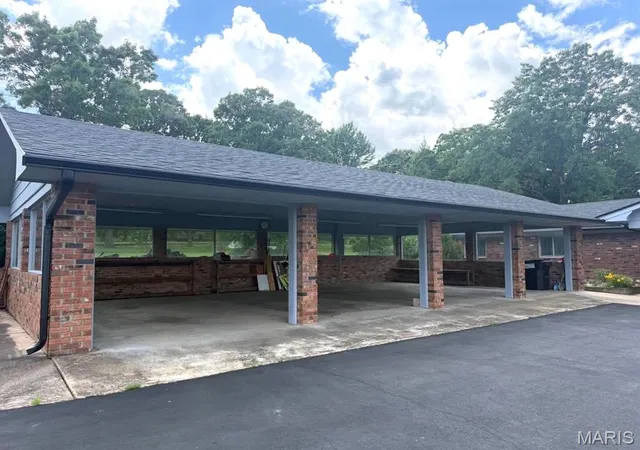 Homes for sale in Lebanon, MO | 26541 Lake Shore Rd, Lebanon, MO 65536 | MLS# MIS26027016